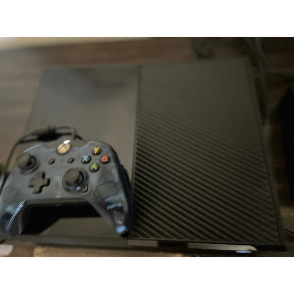 Microsoft Xbox One Console Holiday Bundle 2 Controllers 5 Assassin's Creed Games